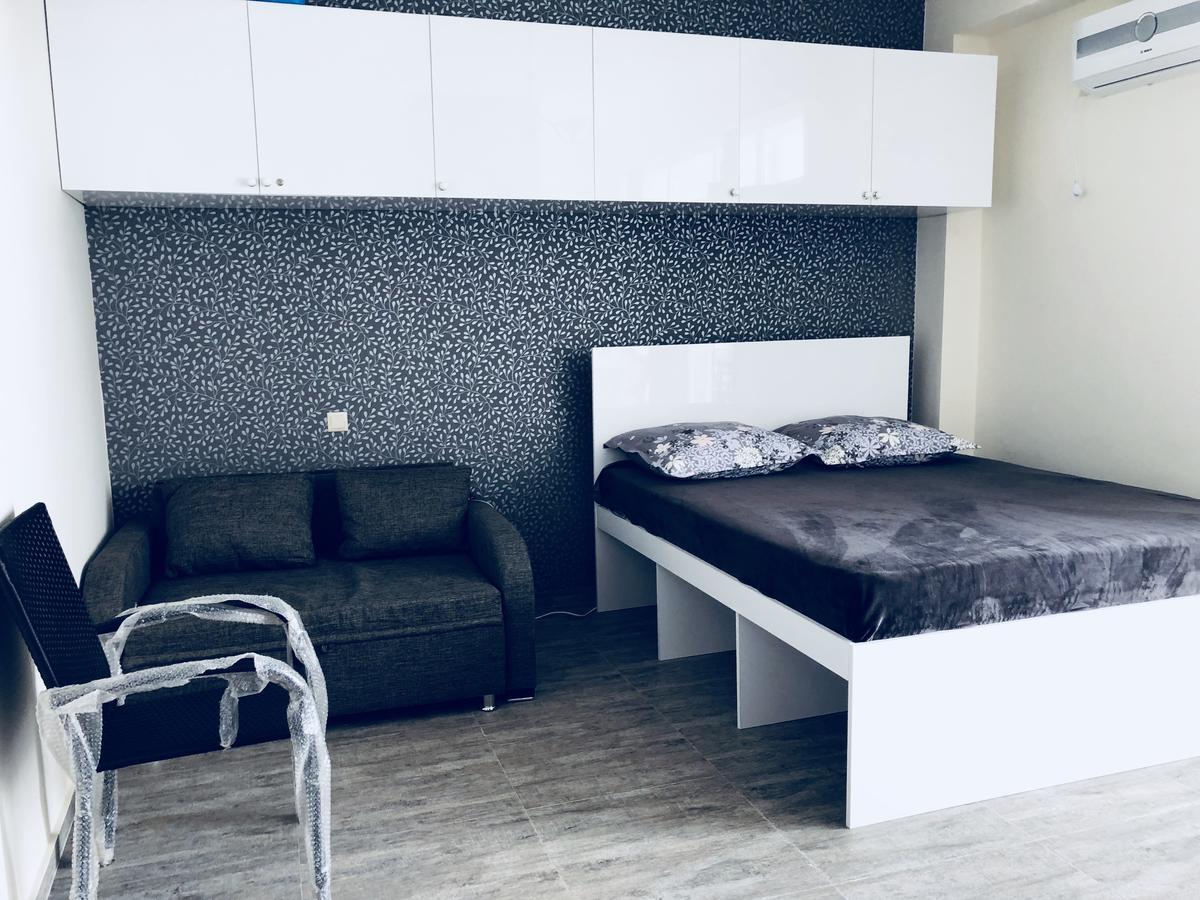 Tini'S Apartment โกนิโอ ภายนอก รูปภาพ